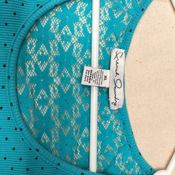 Turquoise Lace/stretchy cloth tank XL. Lace back/shoulders. Tiny black dots. - Picture 4 of 4